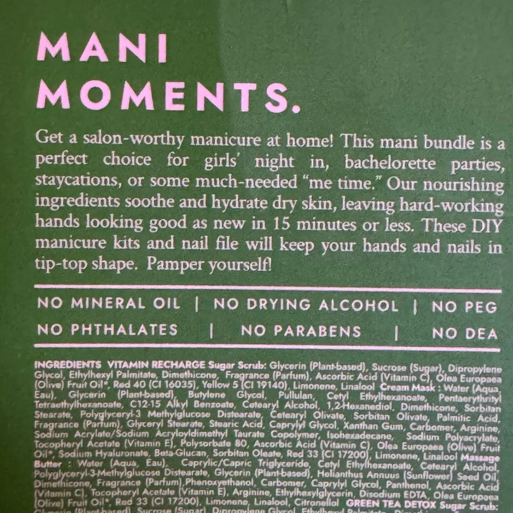 VOESH Mani Moments Green Tea Detox & Vitamin Recharge Mani in a‎ Box Duo